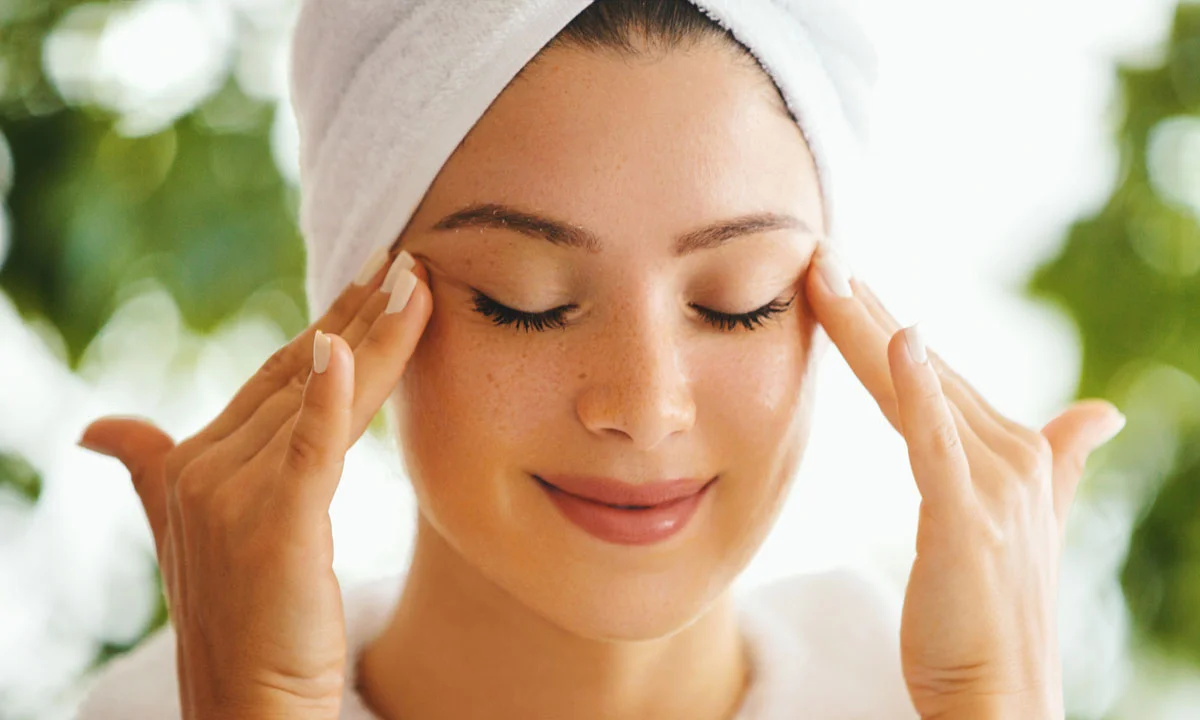 Cách massage mắt giảm nếp nhăn